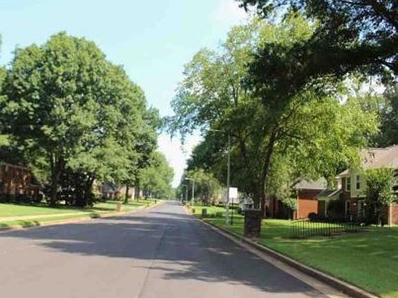 Exterior Neighborhood (street photo)