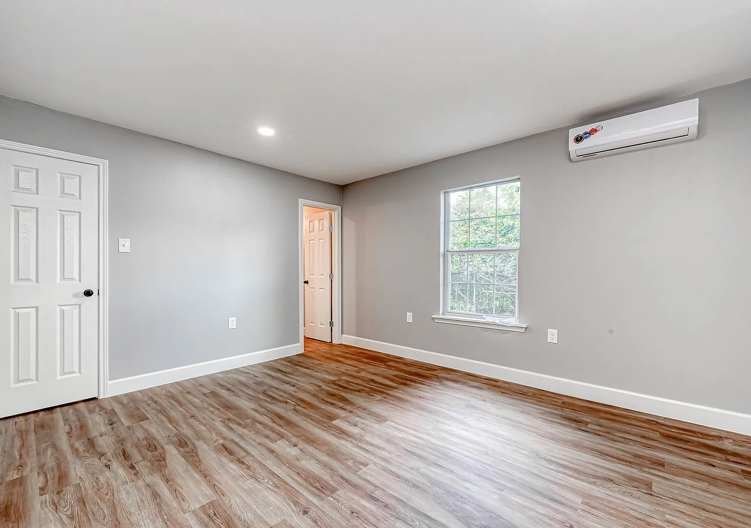 6715 Victoria St. — Photo 3