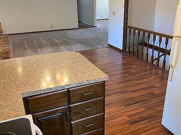 5th image of 2214 Applewood Ln