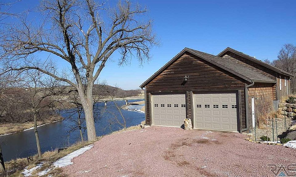 Large oversized garage
