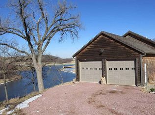 1823 Ashley Ave, Larchwood, IA 51241