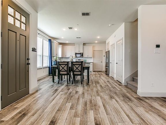 2nd image of 2657 Dodson St