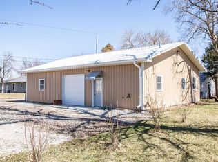 857 J St, Burwell, NE 68823