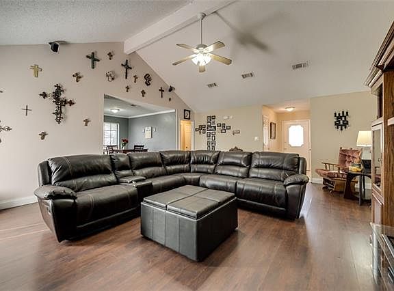 4th image of 3800 Wentworth Dr