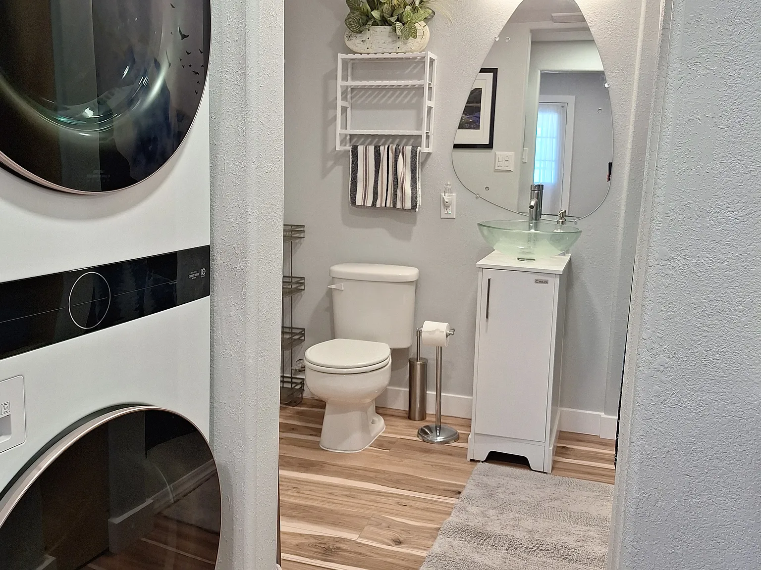 1 bed, 1031 sqft, $2,200 — Photo 4