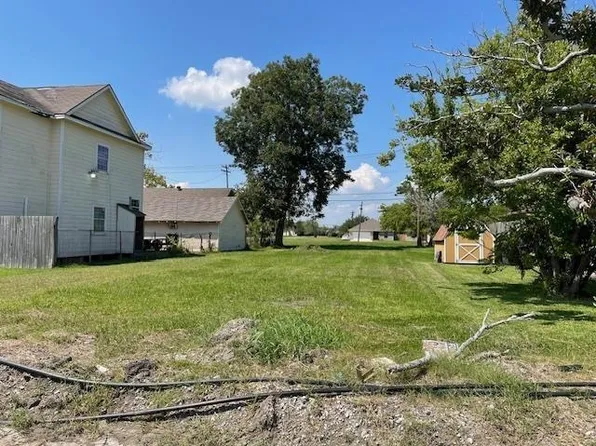 1011 6th St, Port Arthur, TX 77640