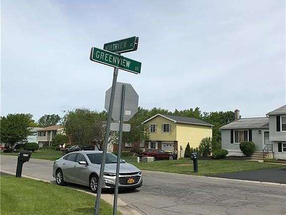 3rd image of 6932 Northview Dr
