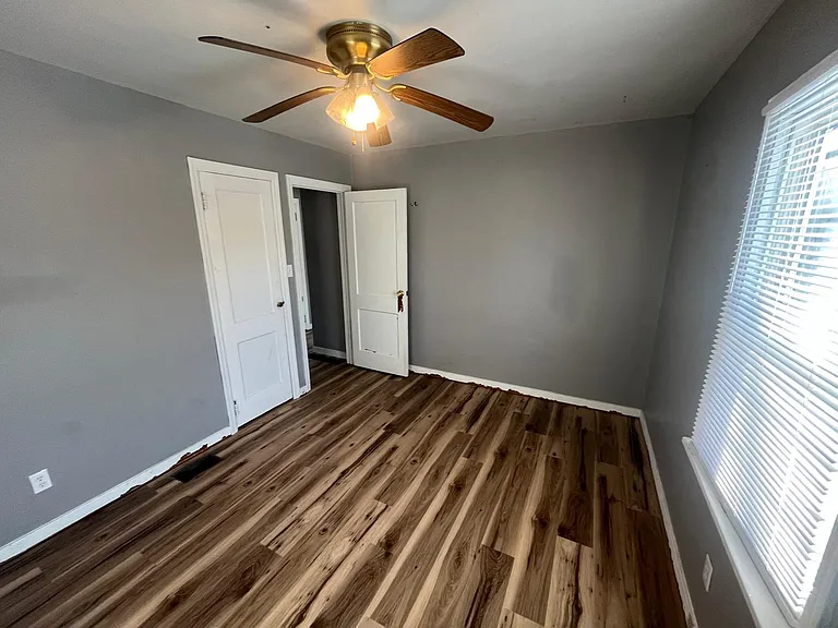 2924 S Franklin Street Rd — Photo 10