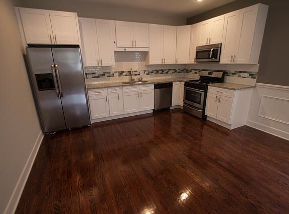 3rd image of 2941 N Hamlin Ave #2