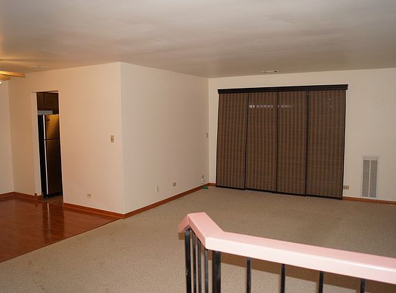 4th image of 900 Surrey Dr APT 1A