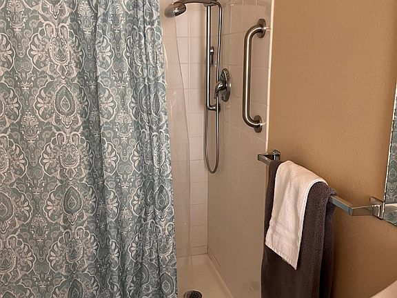 5th image of 302 W Yakima Ave APT 205