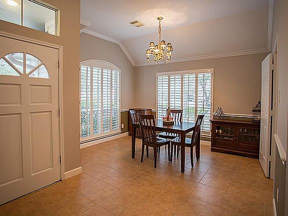 FORMAL DINING