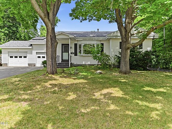 3rd image of 28 Lee Avenue