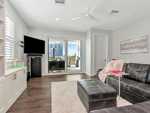 4th image of 536 4TH AVENUE S #2
