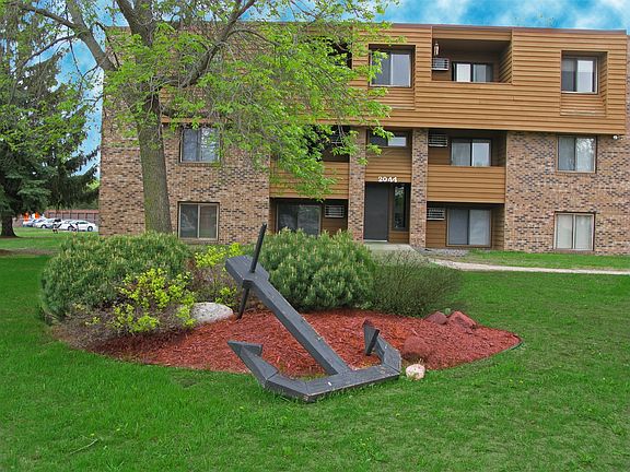 3rd image of 2052 15th St N APT 9