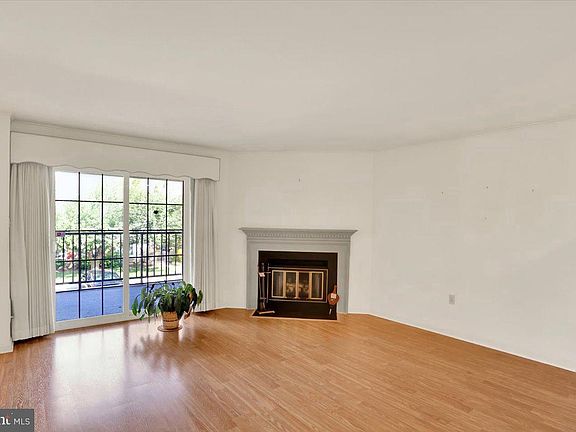 5th image of 176 Valley Greene Cir