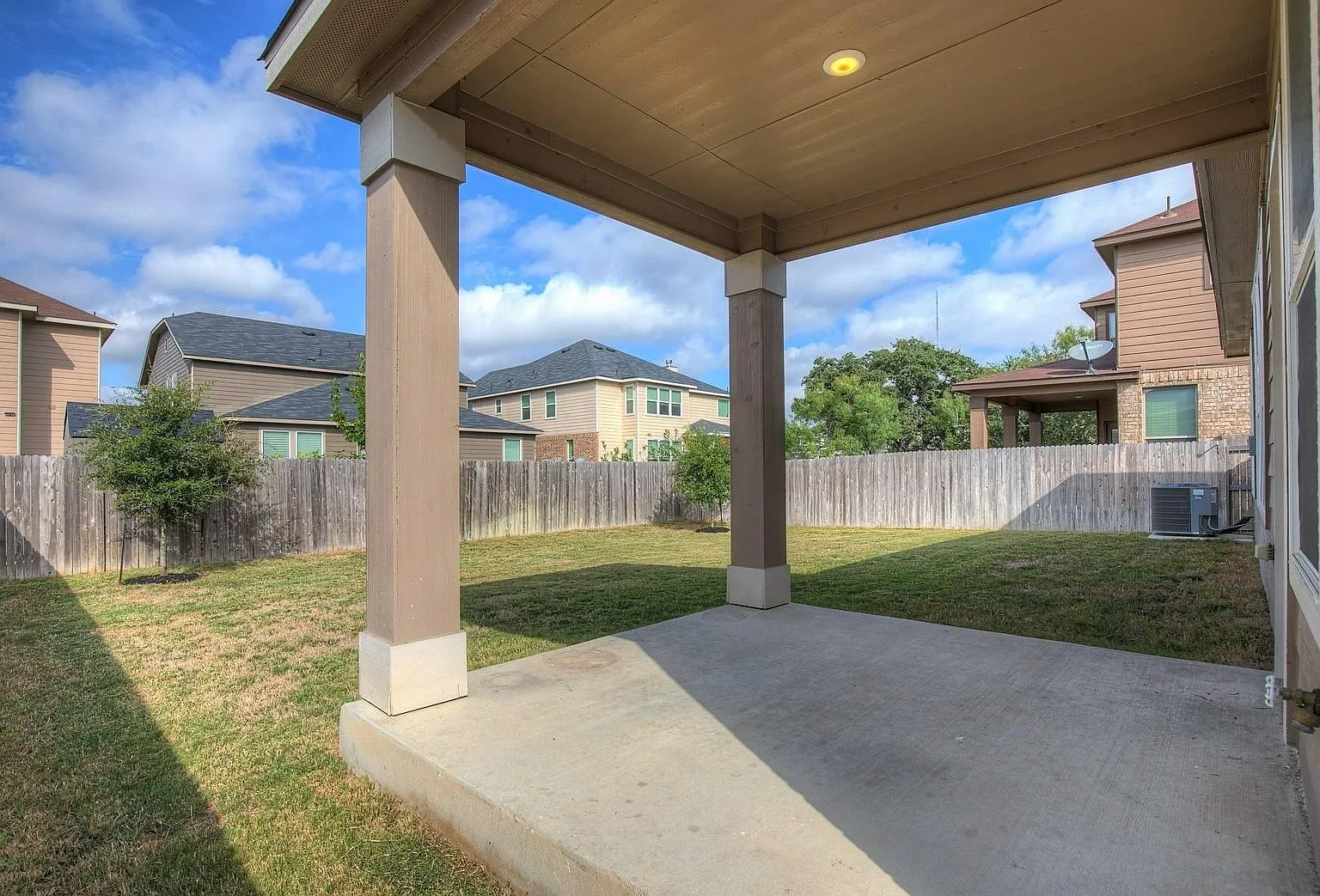 4 bed, 2.0 bath, 1711 sqft, $1,995 — Photo 4