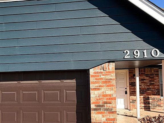 2nd image of 2910 NE Bellevue Cir