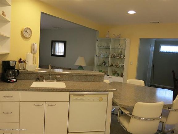 5th image of 846 Regency Ct