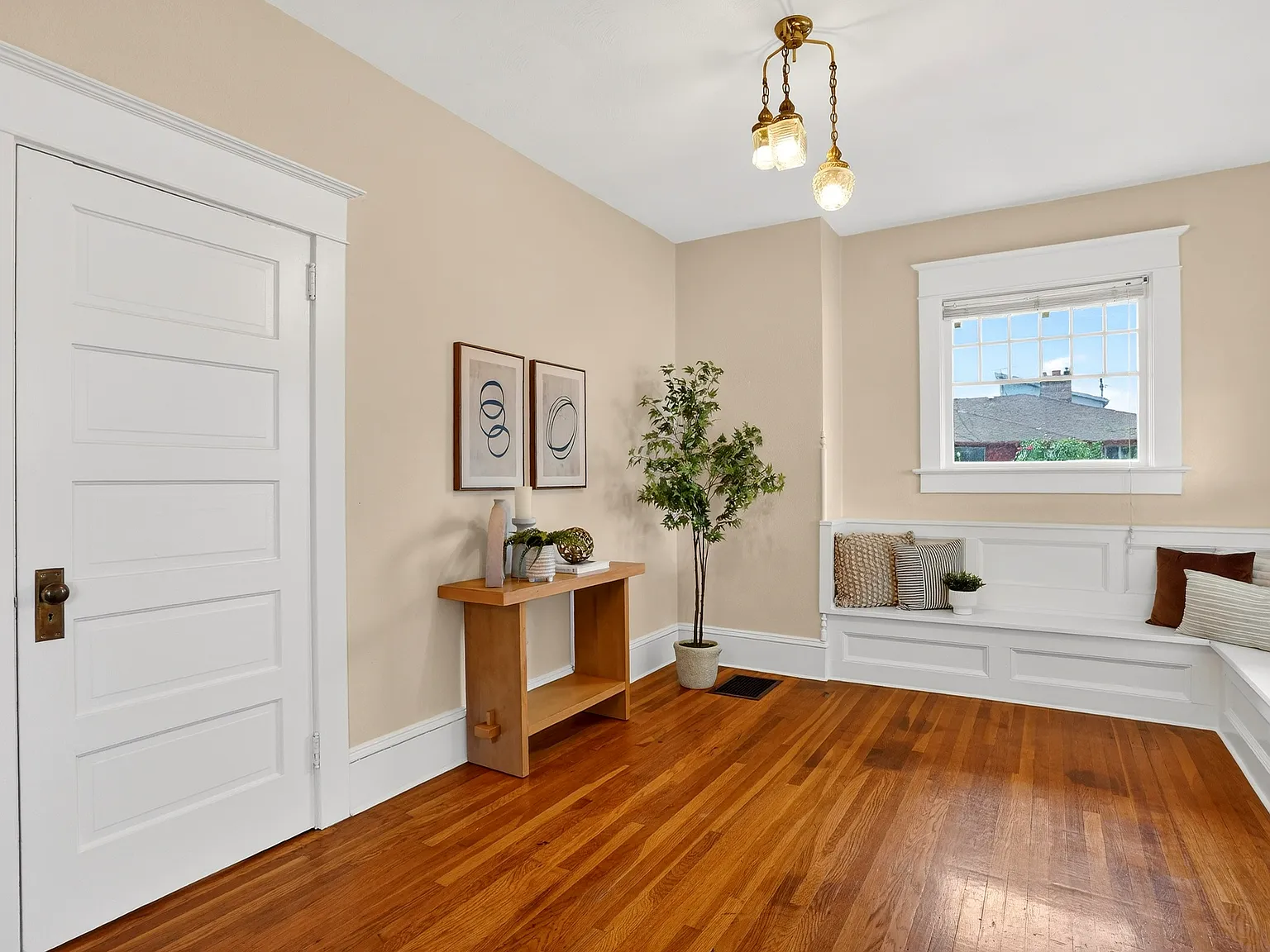 3 bed, 1850 sqft, $2,995 — Photo 3