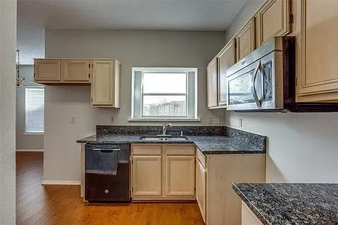 3 bed, 2.5 bath, 1183 sqft, $1,895 — Photo 4