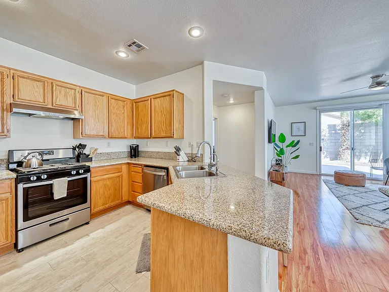9772 Ridgebluff Ave — Photo 21