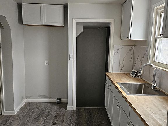 4th image of 5252 Farmbrook St