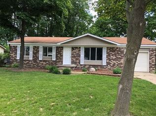 5490 Meadowcrest Dr, Flint, MI 48532