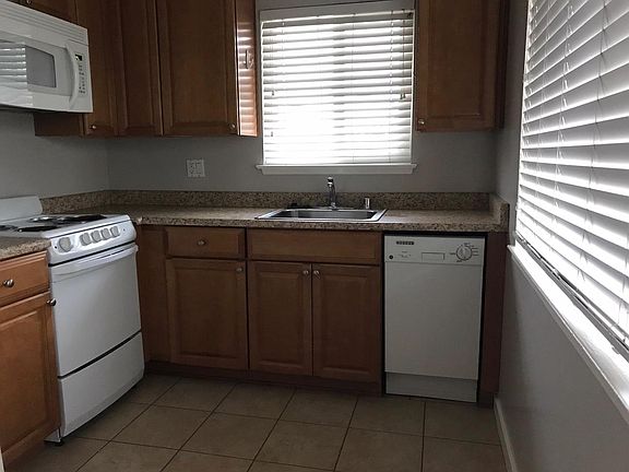 2nd image of 224 Washington St APT 5