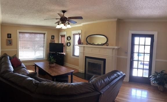 3rd image of 723 Belvoir Ave