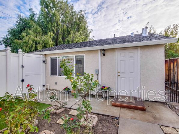 890 Muender Ave