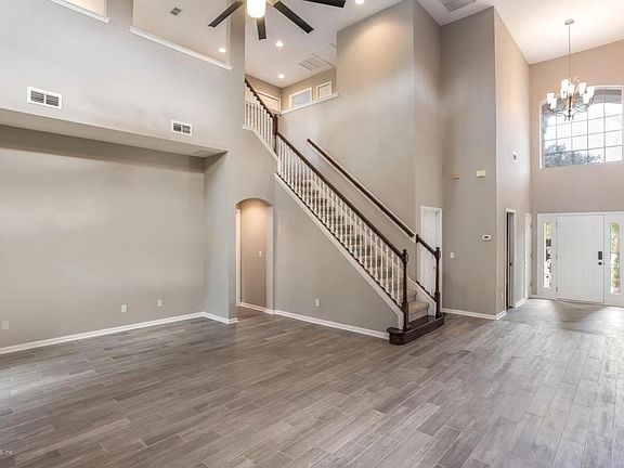 4th image of 2221 W Clovelly Ln