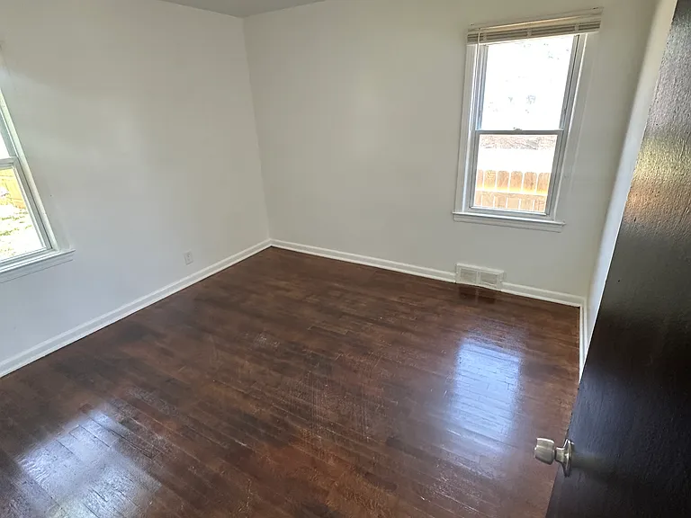 14717 Troester St — Photo 3