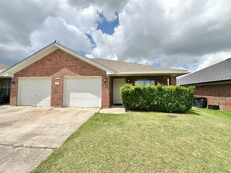 5003 John David Dr — Photo 2