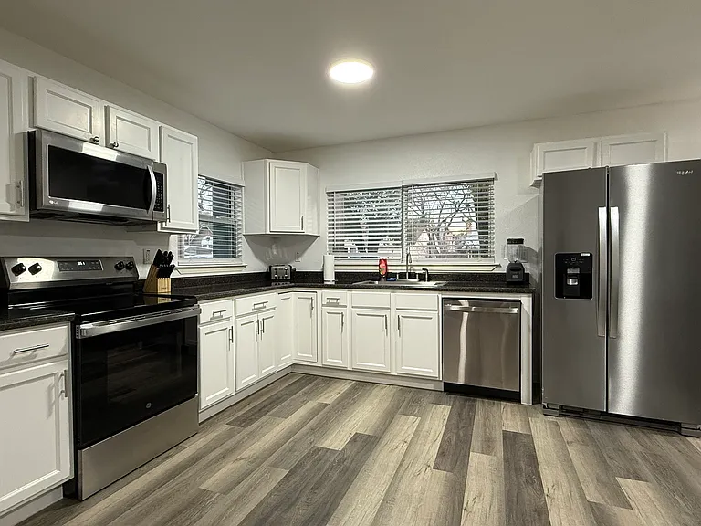 3323 Coral Grove Dr — Photo 6