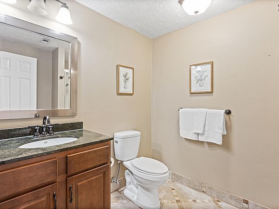 4th image of 291 Spencer Cir