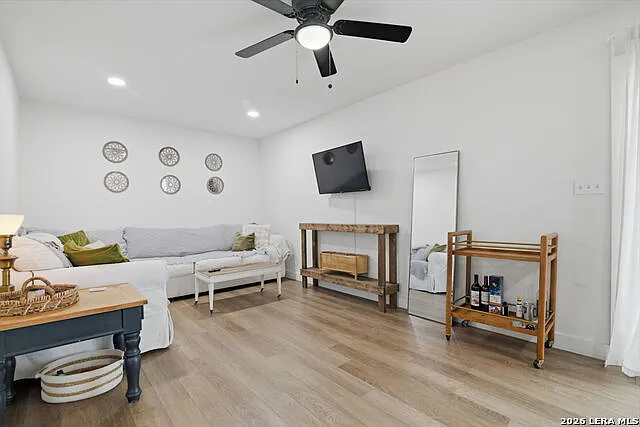 3 bed, 2.0 bath, 1542 sqft, $1,800 — Photo 4