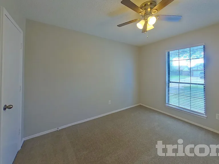 7421 Ridge Rd W — Photo 12