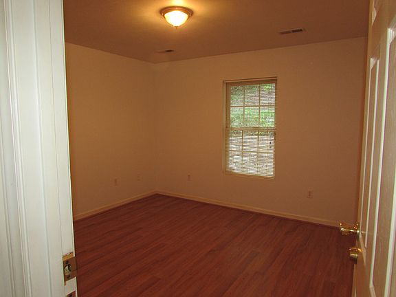 5th image of 1456 Varnell Ave NE