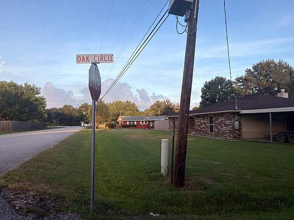 4th image of 320 Oak Circle St