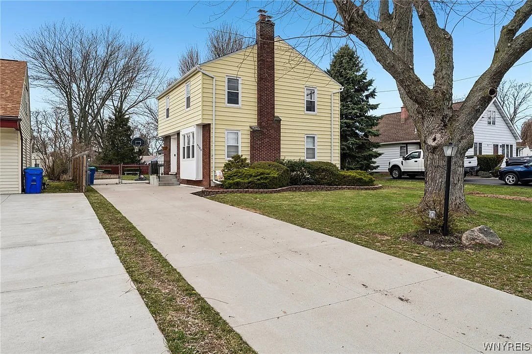 5380 Robert St photo 1