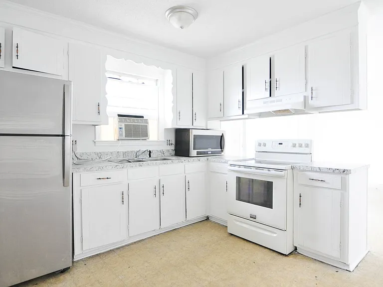 101 Lloydwood Dr — Photo 4