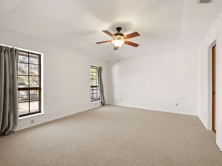507 Crestview Dr — Photo 16