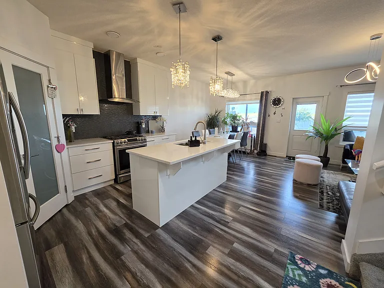3055 Whitelaw Dr NW — Photo 3
