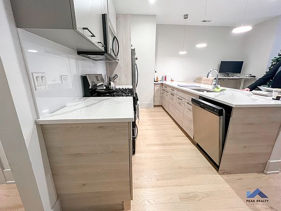 3rd image of 839 W Agatite Ave #4191172