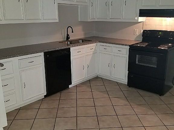5th image of 915 15th Ave N