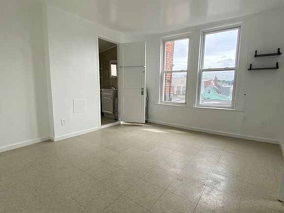 5th image of 289 Woodside Ave APT 3