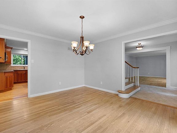 4th image of 12985 Lampadaire Dr
