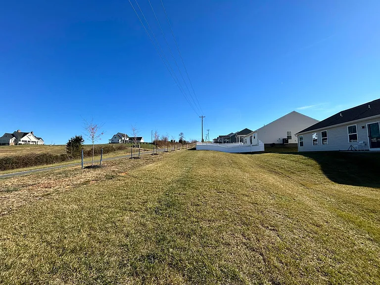 3695 Mayfield Rd — Photo 16