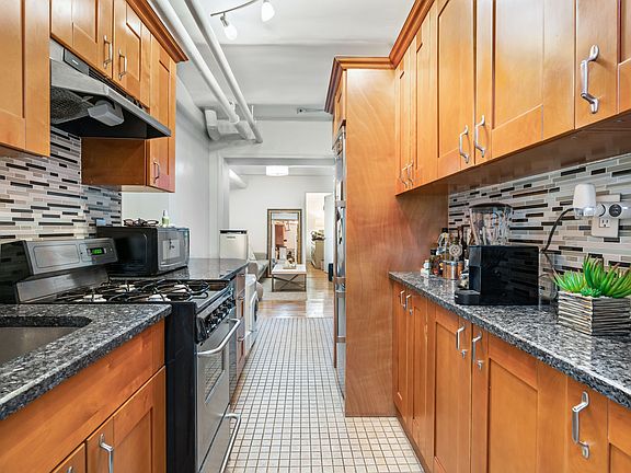 4th image of 28 Perry St APT Bw